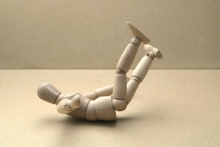 10月10日は「転倒予防の日」小売業や社会福祉施設に急増する「行動災害」に注意を ―「転倒防止・腰痛予防対策の在り方に関する検討会」より